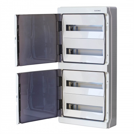 DKC Щиток настенный с дверцей 72 мод.,IP65, серый, с клеммным блоком 63А