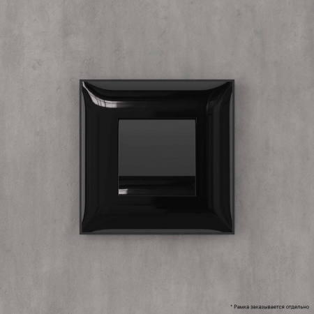 DKC Avanti Черный квадрат Вывод кабеля