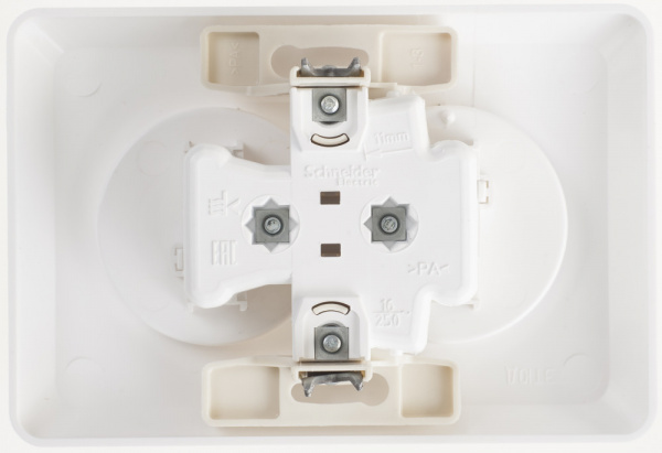 SE Этюд Бел Розетка 2-ая б/з со шторками 16А 250B