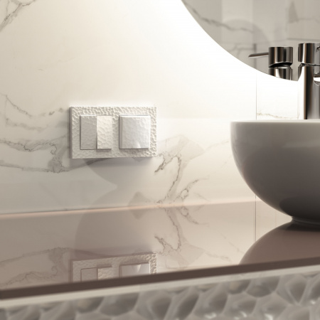 Розетка влагозащ. с зазем. с защит. крышкой и шторками (белый) W1271201