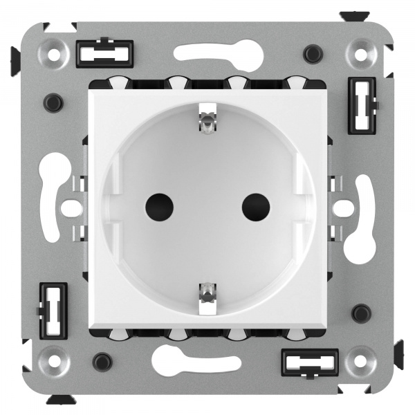 DKC Avanti Белое облако Розетка 2P+E со шторками