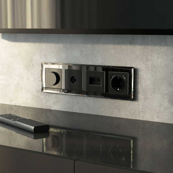 Рамка из стекла на 4 поста Diamant черный W0041208