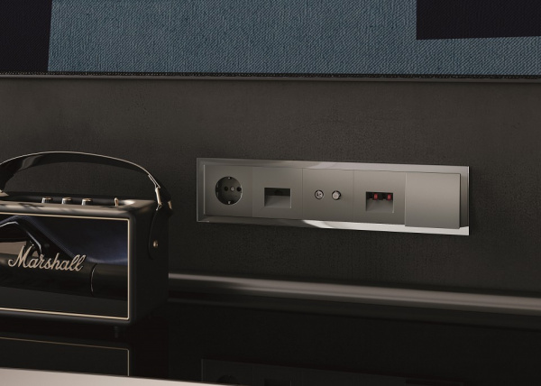 Рамка стеклянная VOLTUM S70 на 5 постов, (титан, стекло) Рамка стеклянная VOLTUM S70 на 5 постов, (титан, стекло)