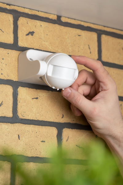 EKF PROxima Микроволновый датчик движения бел. 1200Вт 180гр. до 15м IP44 MW-702