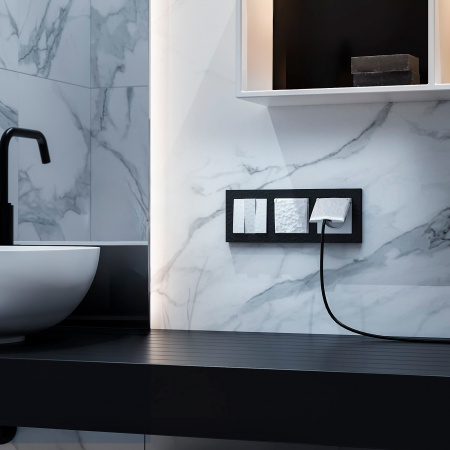 Розетка влагозащ. с зазем. с защит. крышкой и шторками (белый) W1271201