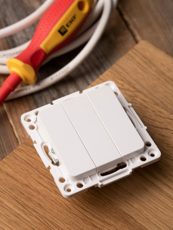 EKF PROxima Стокгольм Белый Выключатель 3-кл, 10А