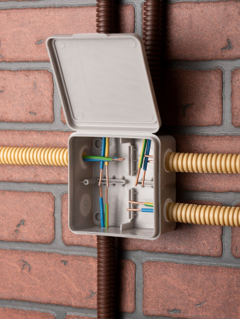 EKF PROxima Коробка распаячная КМР-030-035 пылевлагозащищенная без мембранных вводов (80х80х50)