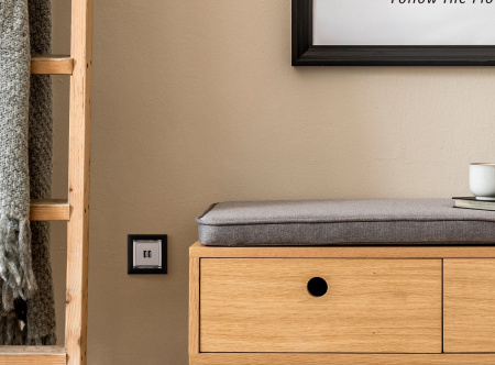 Legrand Valena Алюминий Розетка 2-ая USB