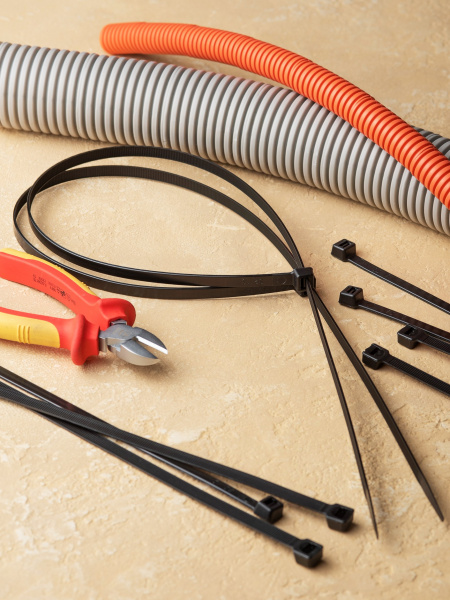 EKF Basic Хомут нейлоновый черный (8,2х650) (100шт.)