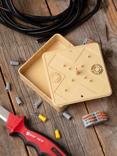 EKF PROxima Коробка разветвительная KMP-030-032 (100х100х28) светлое дерево