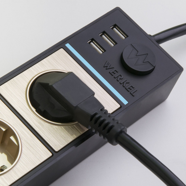 Розеточный блок 4-х местный + 3 USB черный/шампань рифленый W6514944 Розеточный блок 4-х местный + 3 USB черный/шампань рифленый W6514944