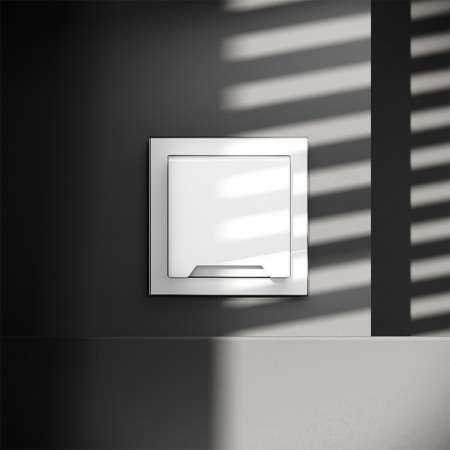 Розетка встраиваемая VOLTUM S70 с заземлением, защитными шторками и крышкой 16А, (белый глянцевый)