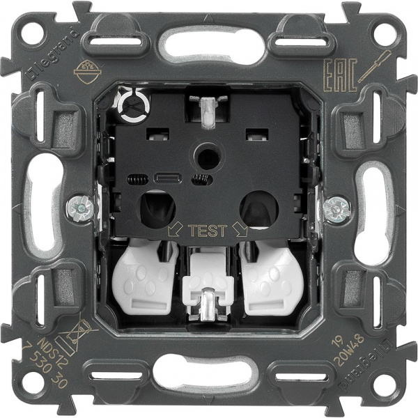 Legrand Valena Мех IN'MATIC Розетка с/з, со шторками, безвинт.зажим