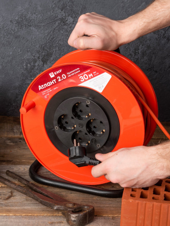 EKF PROxima Удлинитель на катушке "Атлант 2.0" 4 гнезда 30м с заземлением ПВС 3*1,0 10А/2,2кВт