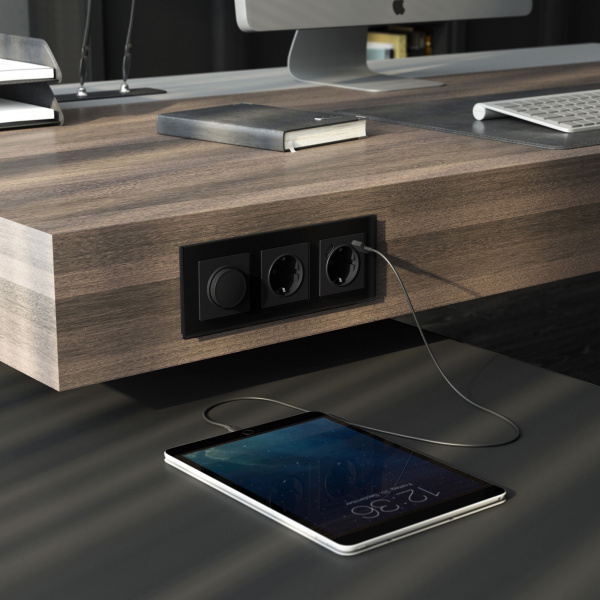 Рамка из стекла на 3 поста Senso черный soft-touch W0033108