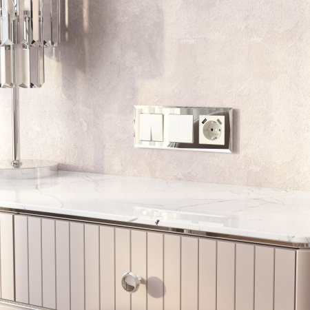 Рамка из стекла на 3 поста Diamant зеркальный W0031220