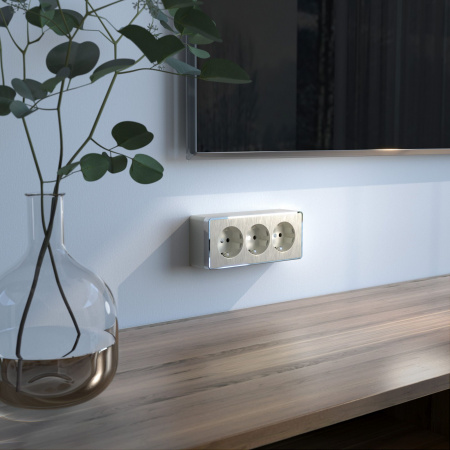 Розетка тройная с заземлением и шторками Gallant шампань рифленый W5073110