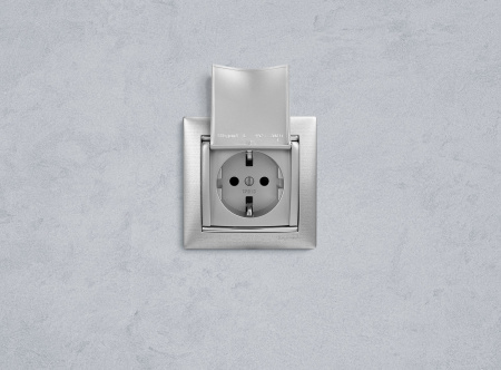 Legrand Valena Алюминий Розетка 1-ая с/з с крышкой