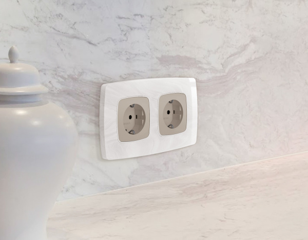 Лицевая панель OMEGA (Серо-бежевый матовый) для электрической розетки с/з QUANT OP3660