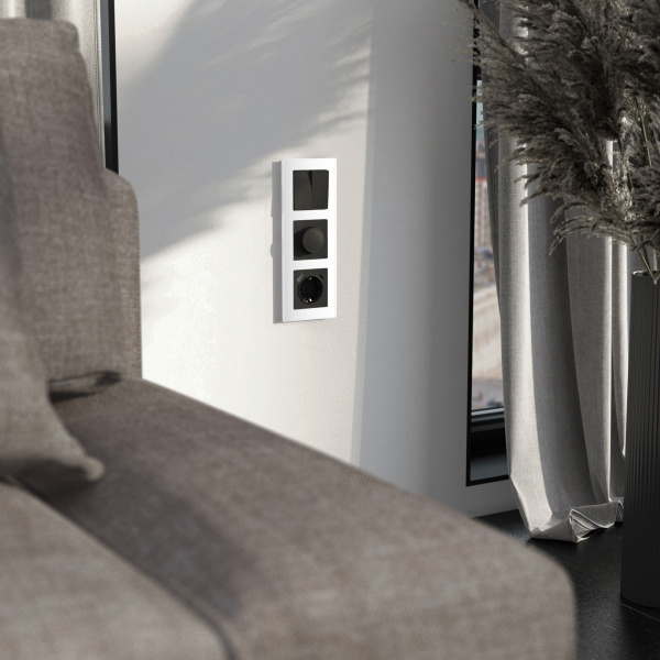 Рамка из стекла на 3 поста Senso белый soft-touch W0033101