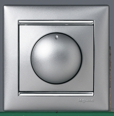 Legrand Valena Алюминий Светорегулятор поворотный 40-400W для ламп накаливания (вкл поворотом)