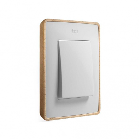 Simon 82 Detail Белый, основание дерево Рамка 4-ая