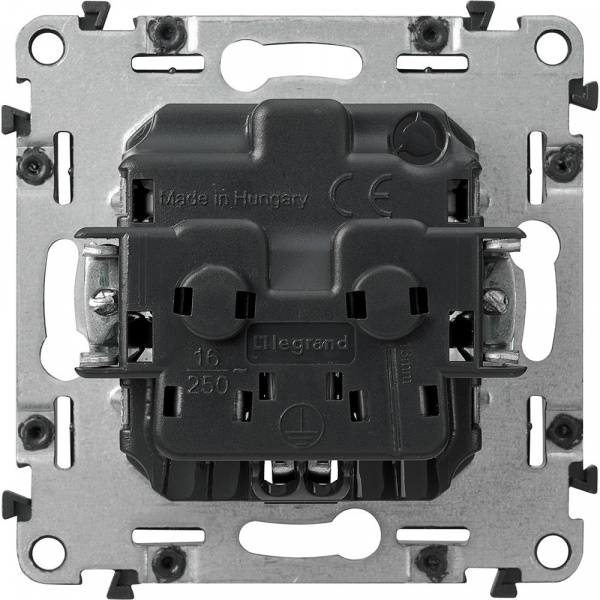 Legrand Valena Мех IN'MATIC Розетка с/з, со шторками, безвинт.зажим