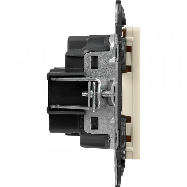 Legrand Valena LIFE DIY Сл.кость Розетка б/з, со шторками, безвинт зажим