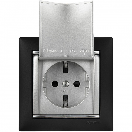 Legrand Valena Алюминий Розетка 1-ая с/з с крышкой