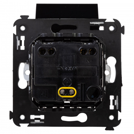 DKC Avanti Черный квадрат Розетка с крышкой 2P+E