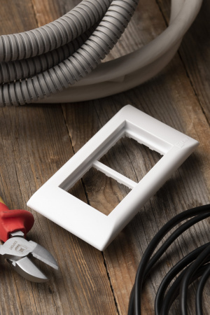 EKF PROxima Рамка+суппорт на 4 модуля (2 поста) для парапетного кабельного канала C-Line