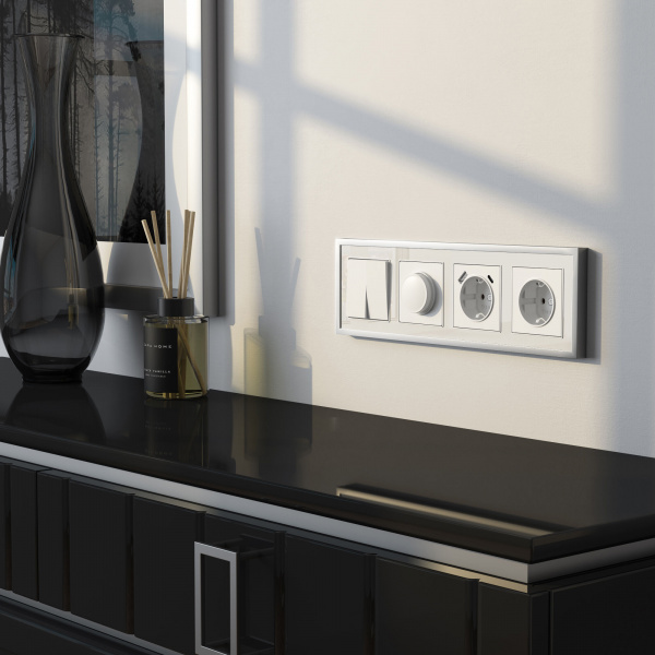 Рамка из металла на 4 поста Baguette белый/серебро W0042850