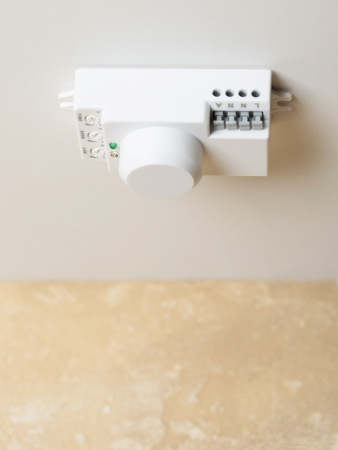 EKF PROxima Микроволновый датчик движения бел. 1200Вт 360гр. до 20м IP20 MW-700