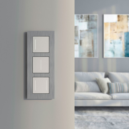 Рамка из металла на 3 поста АluMax алюминий W0033506