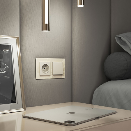 Рамка из стекла на 2 поста Favorit молочный W0021141