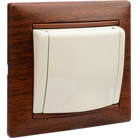 Legrand Valena Крем Розетка 1-ая с/з с крышкой