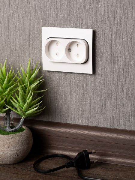 EKF PROxima Стокгольм Белый Розетка 2-ая б/з, со шторками, 10А