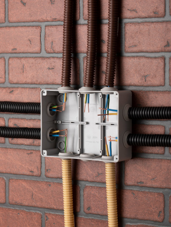 EKF PROxima Коробка распаячная КМР-050-042пк пылевлагозащищенная, 10 мембранных вводов, уплотнительный шнур, прозрачная крышка (190х140х70)