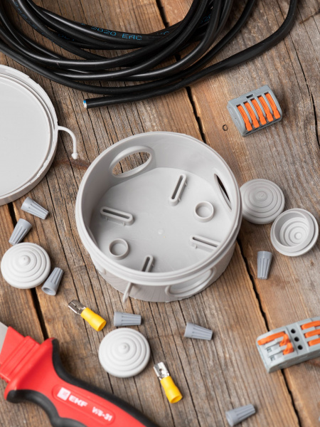 EKF PROxima Коробка распаячная КМР-040-039 с крышкой наружная (85х40) 4 мембранных ввода IP54