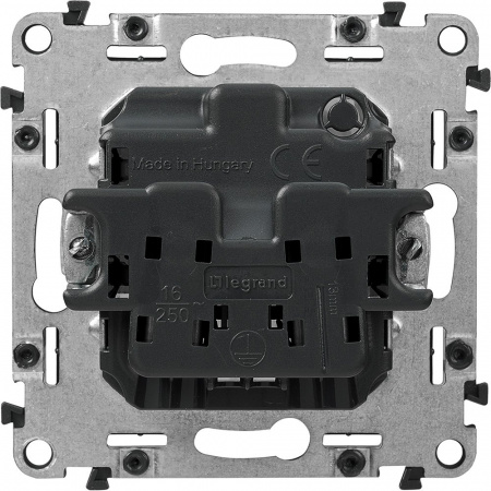 Legrand Valena Мех IN'MATIC Розетка б/з, со шторками, безвинт.зажим
