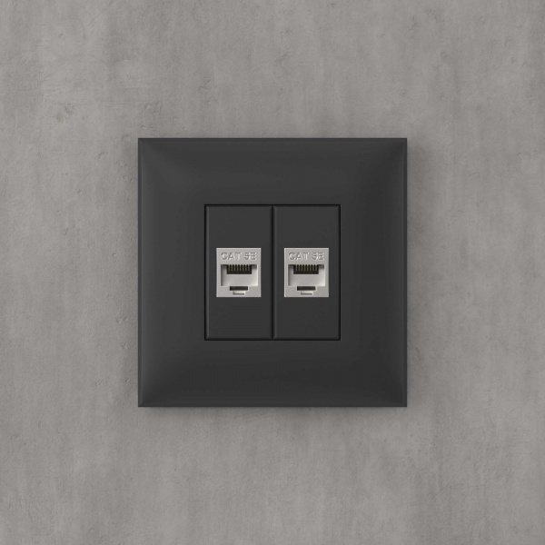 DKC Avanti Компьютерная розетка RJ-45 без шторки в стену, кат.5e двойная экранированная, Черный матовый