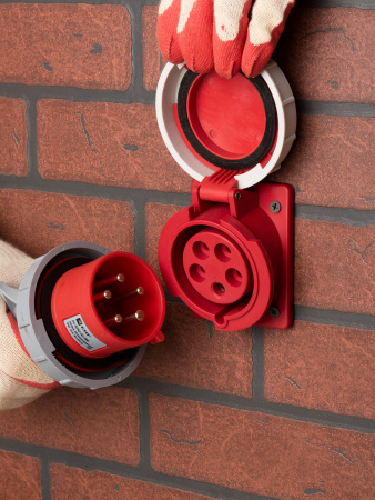 EKF PROxima Розетка стационарная внутренняя угловая 4252 3Р+РЕ+N 32А 380В IP67