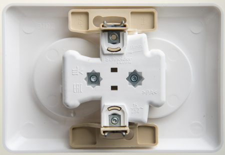 SE Этюд Бел Розетка 2-ая б/з без шторок 16А 250B