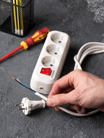 EKF PROxima Колодка 3 гн. 16А 3,5кВт c выкл. с/з Эксперт