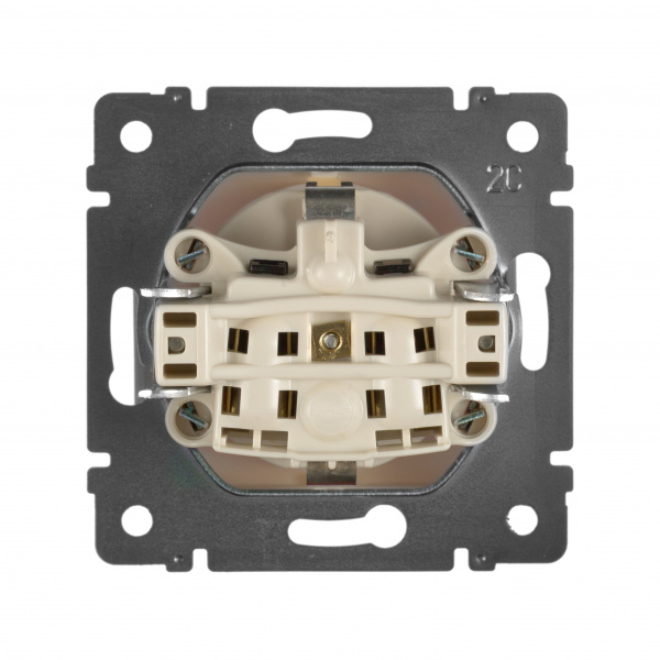 Legrand Valena Крем Розетка 1-ая с/з с защитными шторками