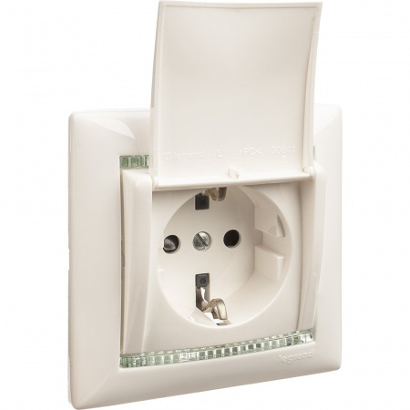 Legrand Valena Бел Розетка 1-ая с/з с крышкой