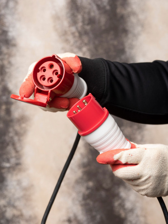 EKF PROxima Розетка переносная 215 3Р+РЕ+N 16А 380В IP44