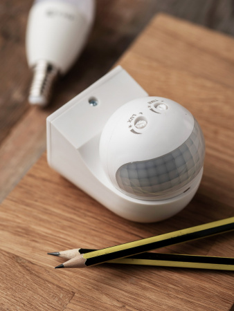 EKF PROxima ИК датчик движения наст. 1200Вт 180гр. до 12м IP44 MS-38