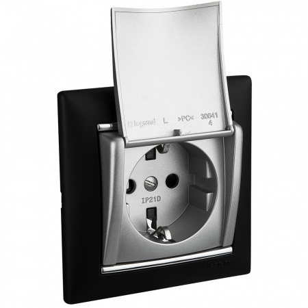 Legrand Valena Алюминий Розетка 1-ая с/з с крышкой