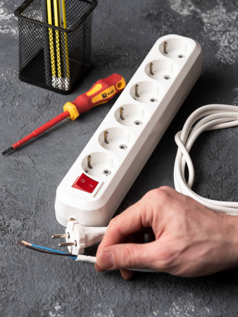 EKF PROxima Колодка 6 гнезд 16А 3,5кВт c выкл. с/з Эксперт